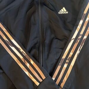 Adidas primegreen camouflage 3 size large like new